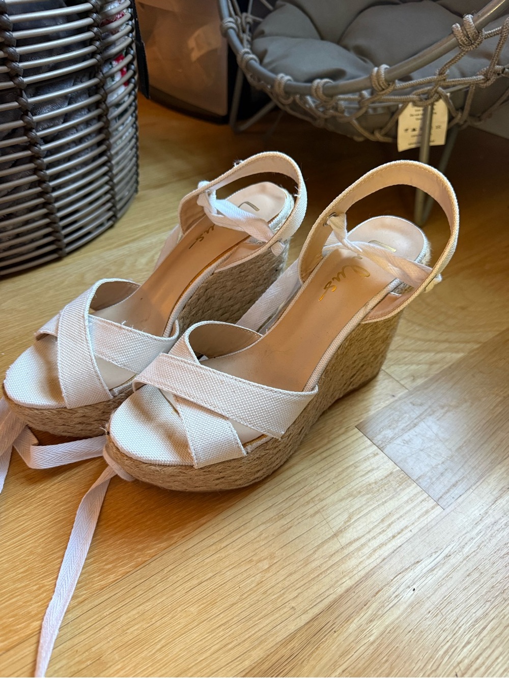 Womenโs White Canvas Wedge Sandals